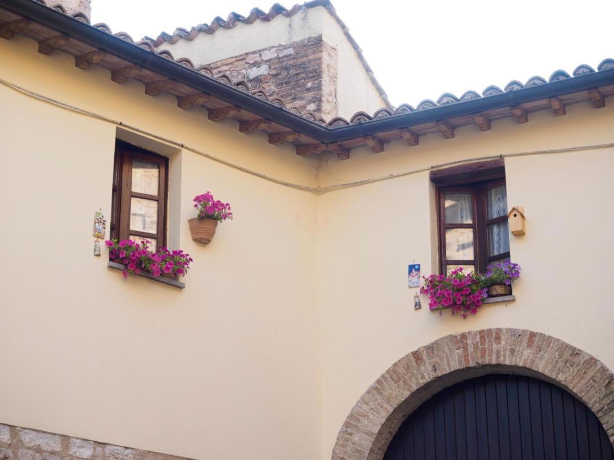 Villa Casa Flora Spello Esterno foto